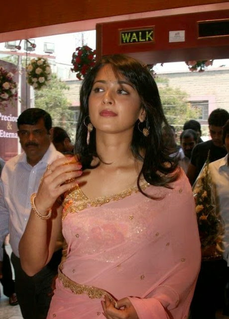 Anushka Shetty Jewelry Launch In Pink Saree 13